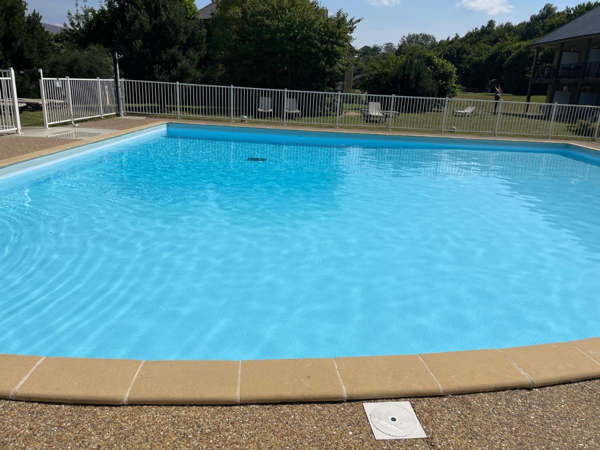Studio Cote Piscine Apartment Equemauville Bagian luar foto